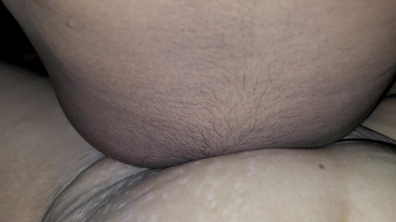 Tasnim Zara: Obiettivi di coppia che colpiscono diversi video d'amore virale