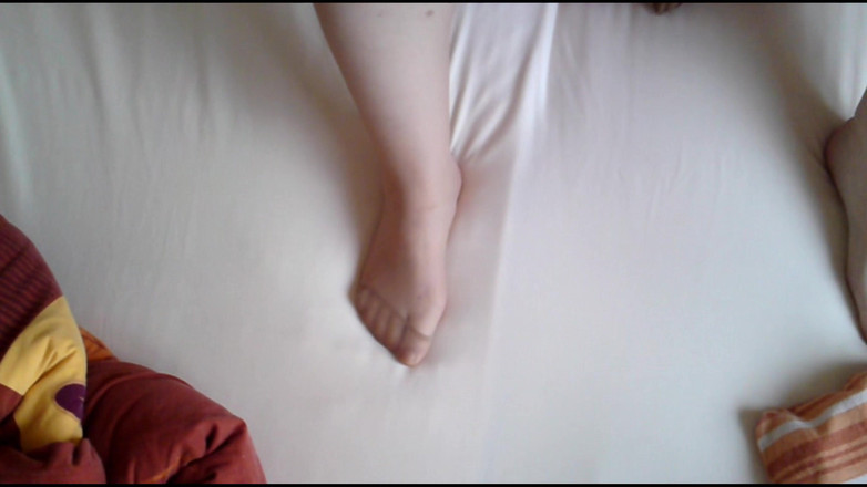 SilentCouple7973: Pralle freundin spielt vor nylonjungr in strumpfhosen [masturbation]