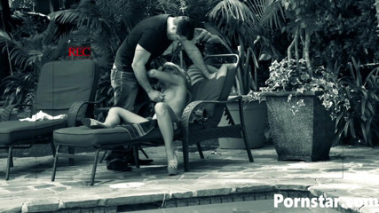 Pornstars: Aubrey Addams tóc vàng bú con cu to ngoài trời