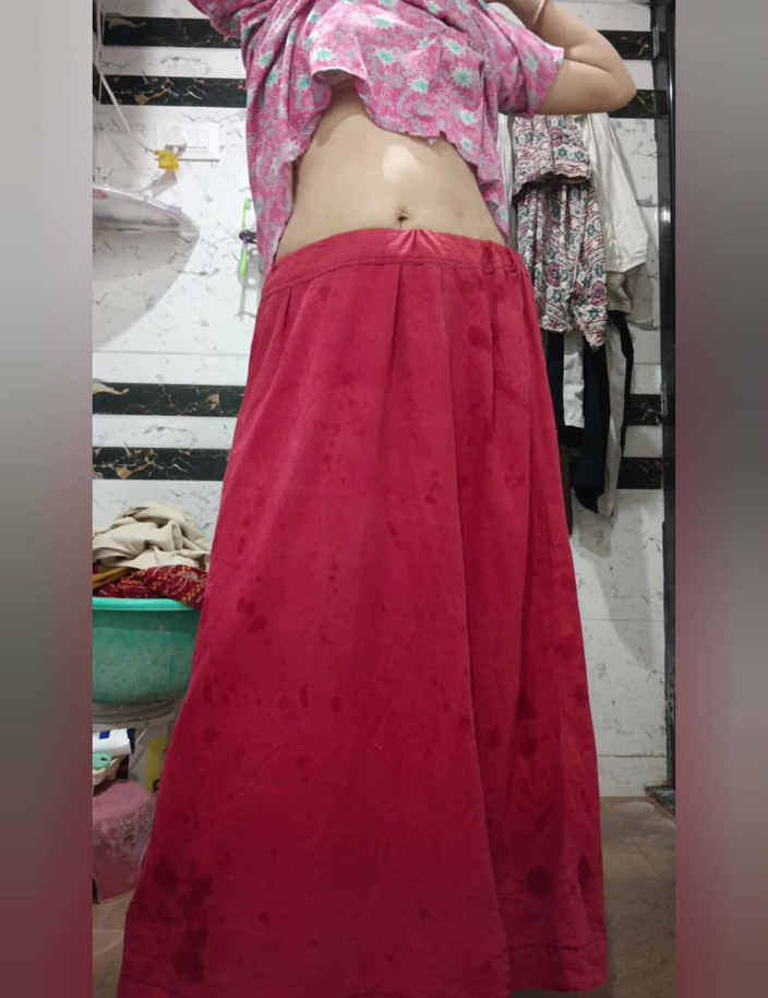 Priyahot77: Priya Bhabi Peticot Open Video Shoot