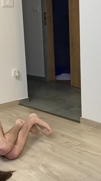 Det är bara en leksak för hennes stora ben! Galna sparkar mot hans förbannade testiklar! - Dave Moon - Jennifer - Bbusting