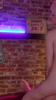 Lola Fae gösterişli delikanlının kremsi servisini tatmin ediyor