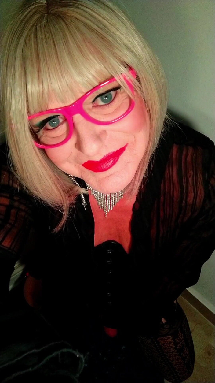 Emma Browne: Distracție travestită!