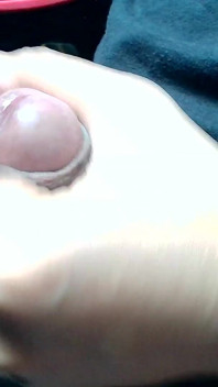 Hace mucho que no me masturbo, por fin el semen es abundante, debe ser bueno si te corres en la vagina y chupas