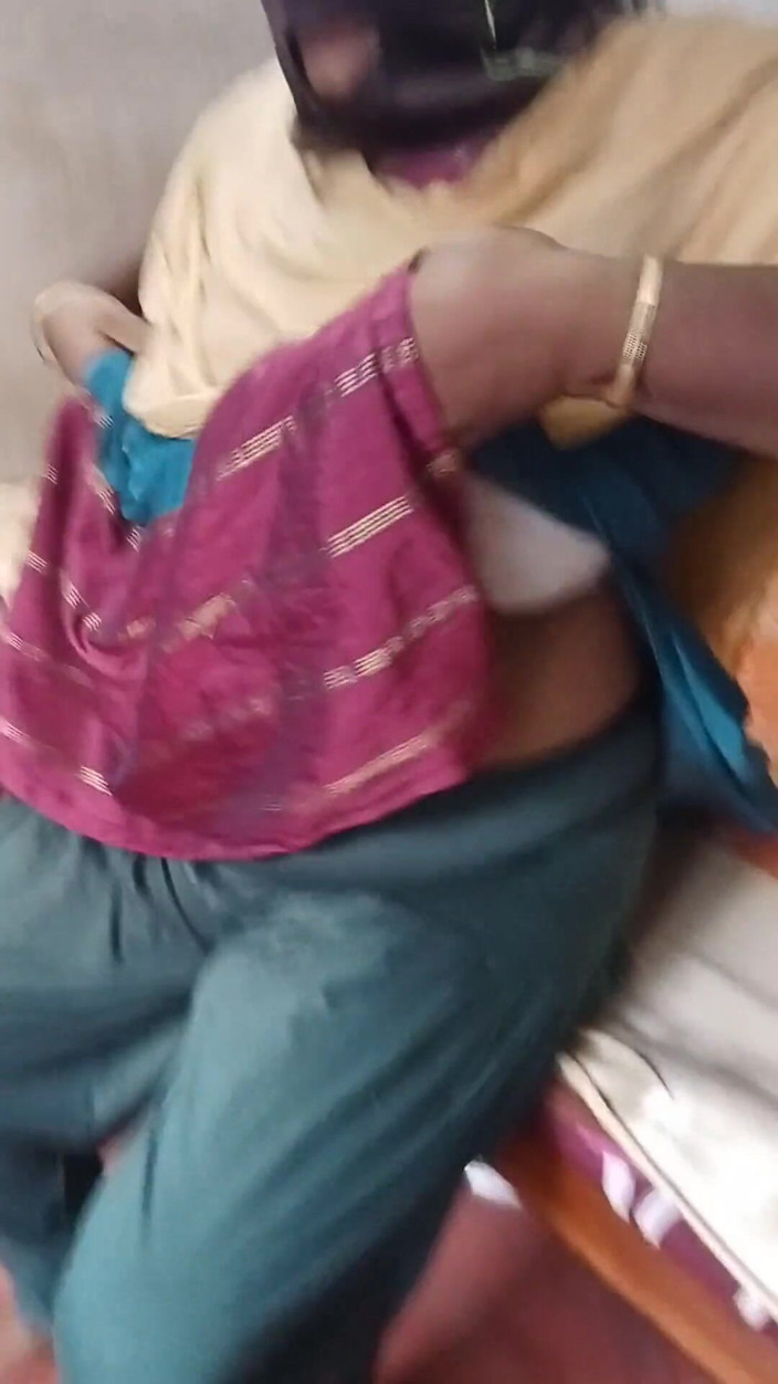 Bedroom: Индийская, горячие сцены