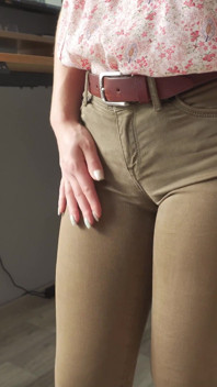 Safada colega mostrando buceta de Wedgie