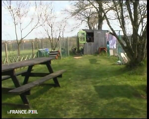La France a Poil: Une cougar mature poilue se fait baiser et facialiser par...