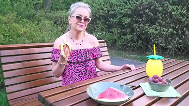 Misses_Jenny: Naughty Picnic di Taman