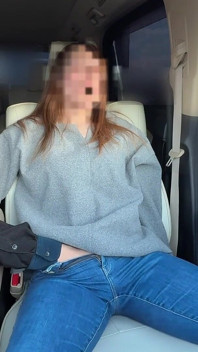 Eu limpei uma mulher casada no carro enquanto estava no trabalho