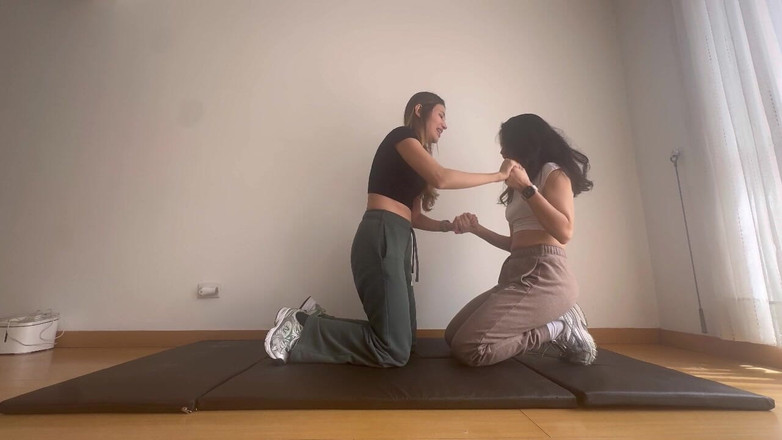 scarlettandc: 女子レスリングとレズビアンゲーム