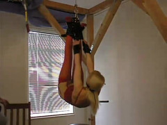 Hogtied by Kink: Peanut l’obtient comme seul Hogtied sait comment !