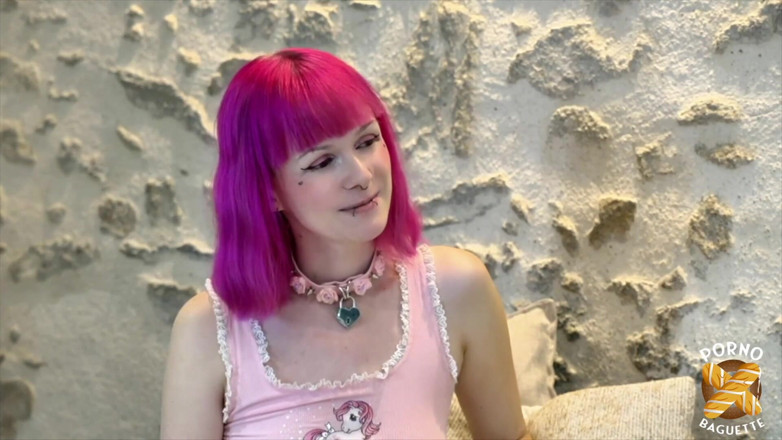 Porno Baguette: Lily, gagică superbă, vrea un futai dur