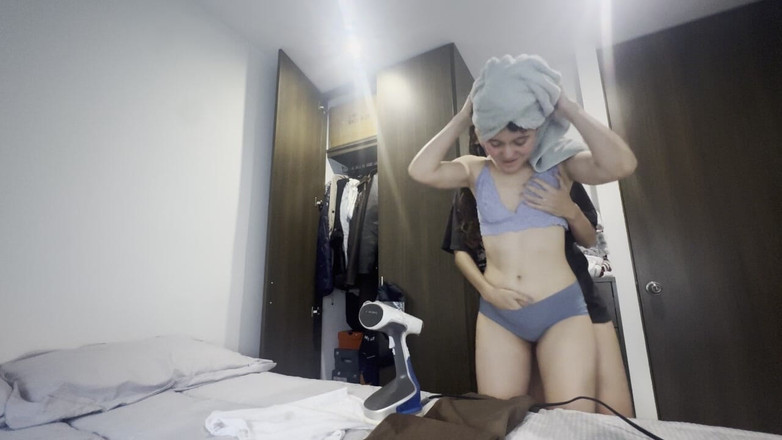 scarlettandc: 我操清洁女孩熨衣服