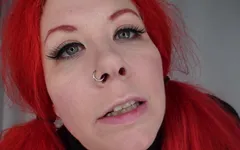 Envoûtée par les yeux et les longs cils, je fais ce que je dis