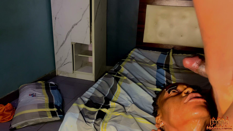 SkinnyBigD1ck: Nemohu, moje ruka se nevejde do jejího zadku
