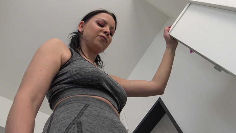 Femdom Austria: Verschwitzte socke schnüffelt nach dem joggen!