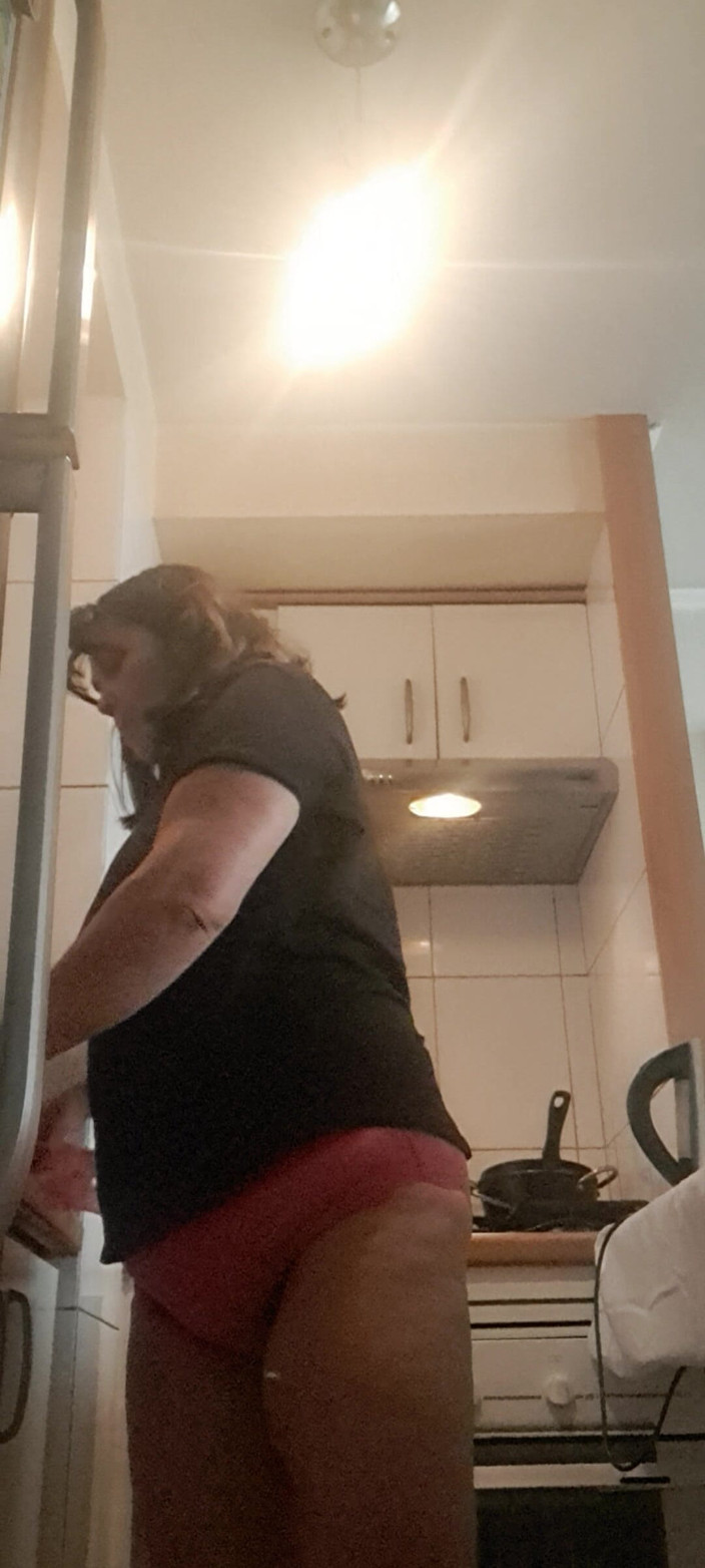 Mommy big hairy pussy: MILF, Úklid kuchyně