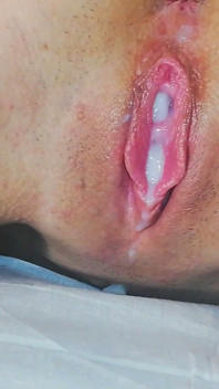 Ik hou ervan om pik te zuigen en mijn poesje met sperma te laten vullen