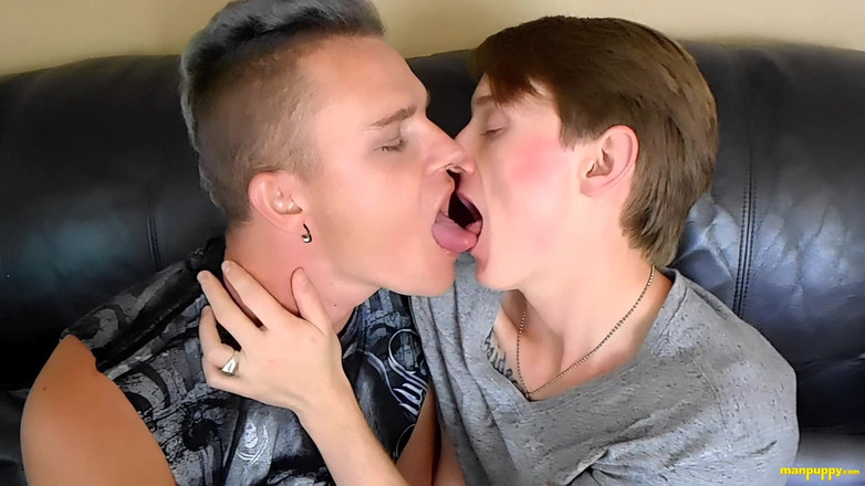 Man Puppy: ジェシーとレオのホットゲイキッシング