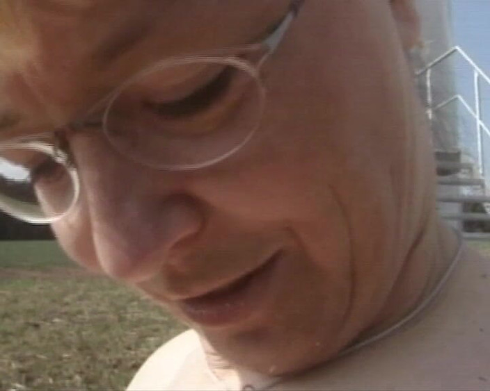 BB Video - Vintage Story: Madura loira se masturba em um campo