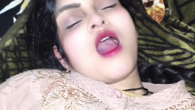 Janvibhabhii: Primer video de sexo duro de la chica india caliente...