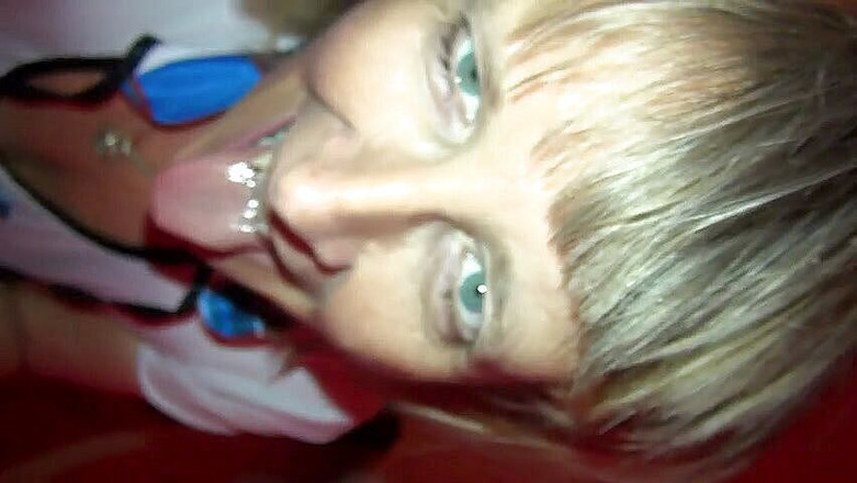 Abby Roberts: 熟女学生吹箫