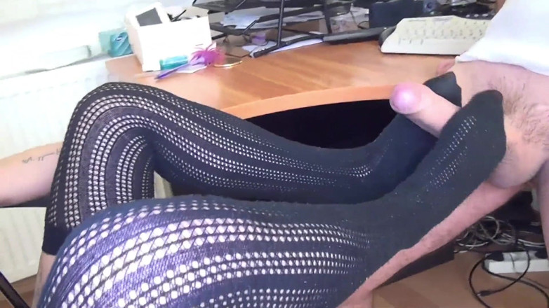 My horny Milf: Potetovaná milfka v punčochách dostane ústa naplněná spermatem