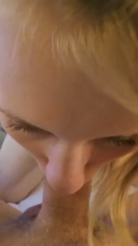 Charlotte Carmen deepthroats och knullar
