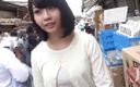 Asian happy ending: Schönes orientalisches teenie abgeschleppt, um harten schwanz zu lutschen
