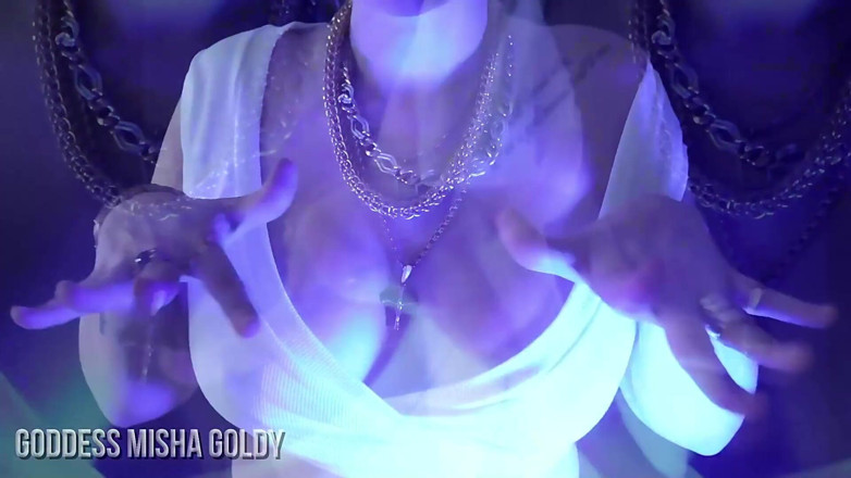 Goddess Misha Goldy: Una ipnotizzante scopata mentale! Devi arrivare al limite, devi masturbarti,...
