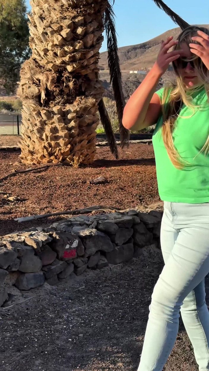 Emma Voyeur: Mijando Meu Jeans Enquanto Sai