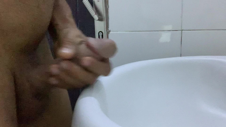 Preek Fans: 在我老板的厕所里工作时撸管