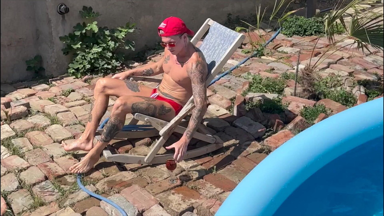 Falcon Al: Садовник Возбудил Меня, И Я Отдалась Ему На Качелях Во Дворе