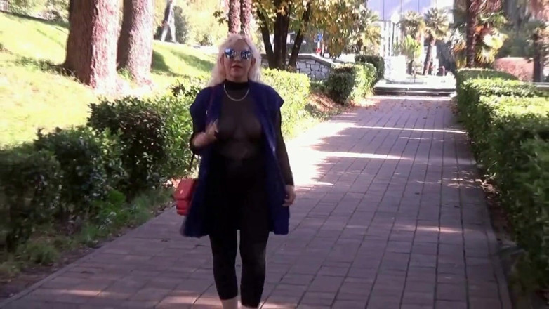 RedRoseRus: 공공장소에서 나일론 가슴