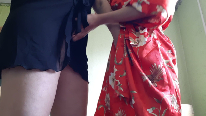 Lesbian-candys: Sditalino la mamma del mio ragazzo mentre lui fa una...