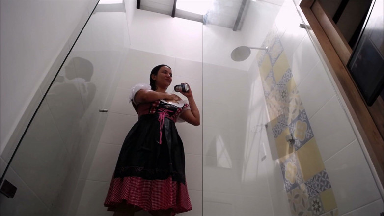 Denissetits: I Take a Shower with Beers