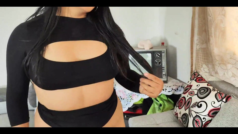 Karla love: Ontrouwe vrouw wacht zonder ondergoed op haar buurvrouw, zodat hij...