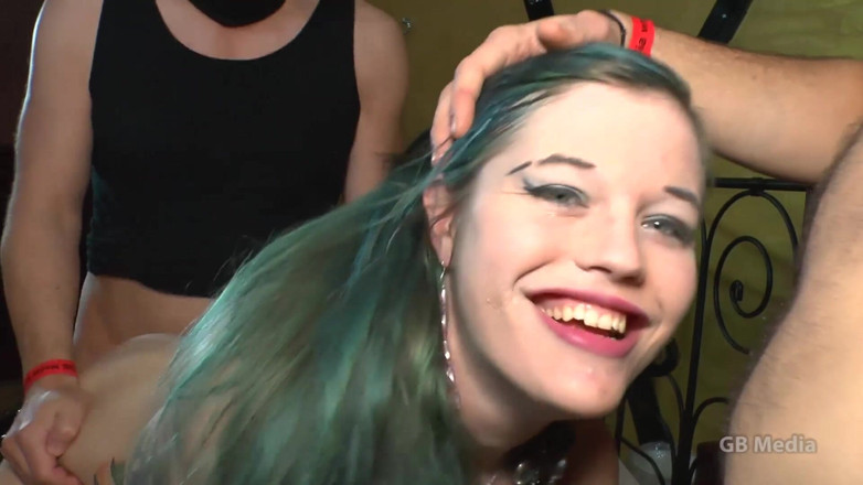 GangBang-Dream: Nasty Doreen chce się pieprzyć