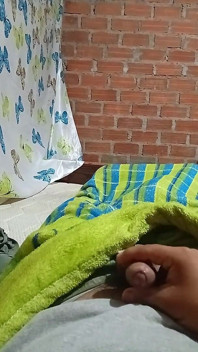 Мастурбировать один у себя дома
