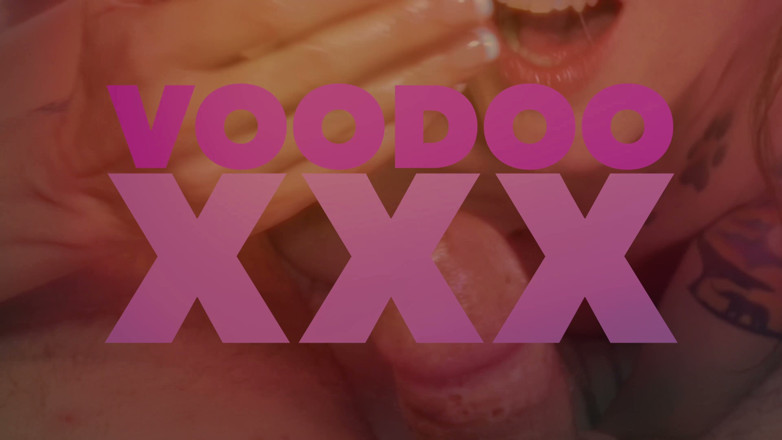 Voo Doo XXX: MILF jalang berambut merah memberikan handjob basah dan liar yang...