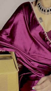 Caliente bhabhi ke saath gift de kar follando completo desi A la mierda show con romance