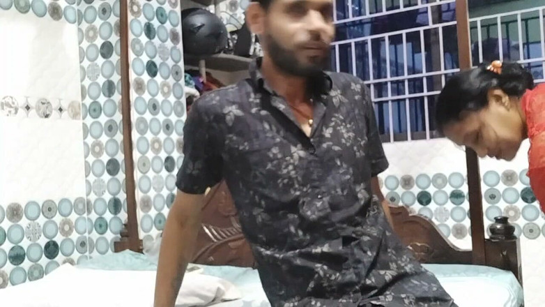 Indian anty hot sex: Vacker Anuti bjöd över sin mans vän, hade sex med honom...