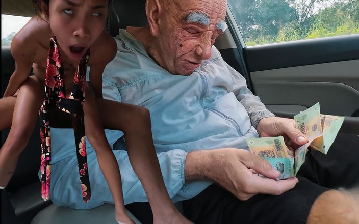 MaikaMann: Bunic mega bogat care își arată super-autocarul, fabrica de bani și pula...