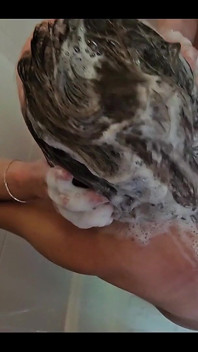Salut pisse sur ma tête quand je me lave les cheveux