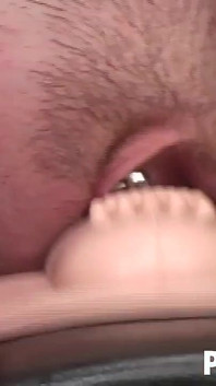 Brunetă cu țâțe mari Melanie Malone călărește dispozitivul de masturbare sybian