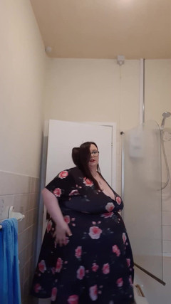 SSBBWLadyBrads: 超级肥胖的白人美女在淋浴前挑逗