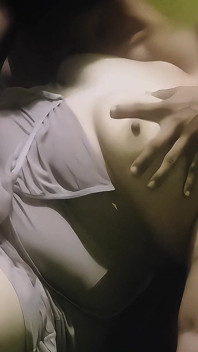 La moglie cattiva dà il suo corpo a un altro uomo