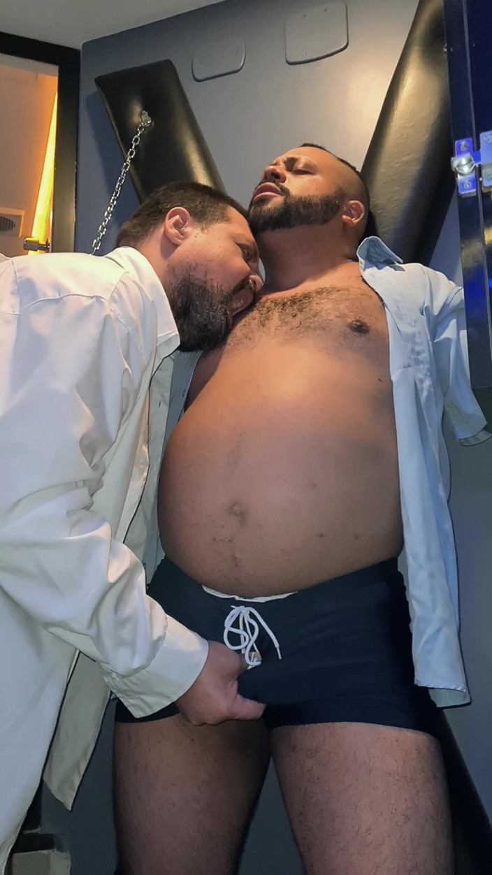 Punchbagplz: Reversed autorita - zhroucení spoutaného alfa