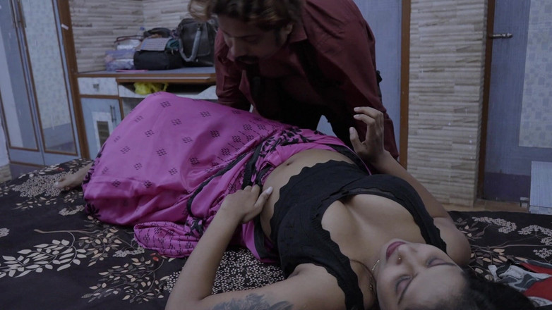 UncutPlus: 人妻离开,女仆为主人取水