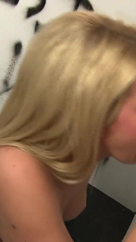 Laela pryce amını yalatıyor ve harika yarak emiyor